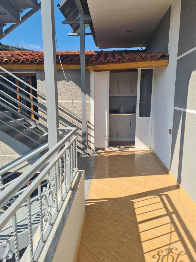 Guest House Ilir เบราท ภายนอก รูปภาพ