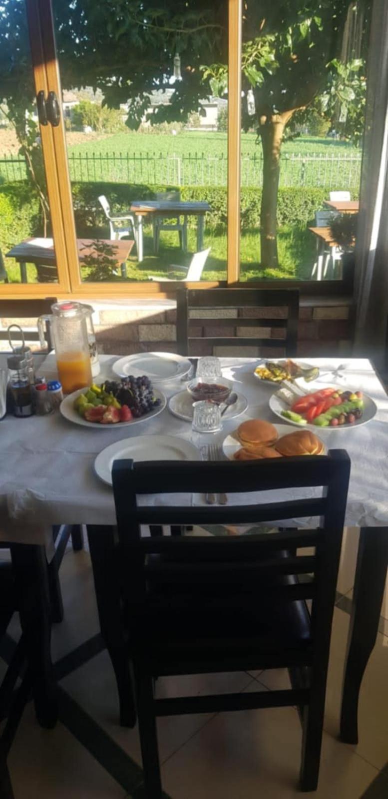 Guest House Ilir เบราท ภายนอก รูปภาพ