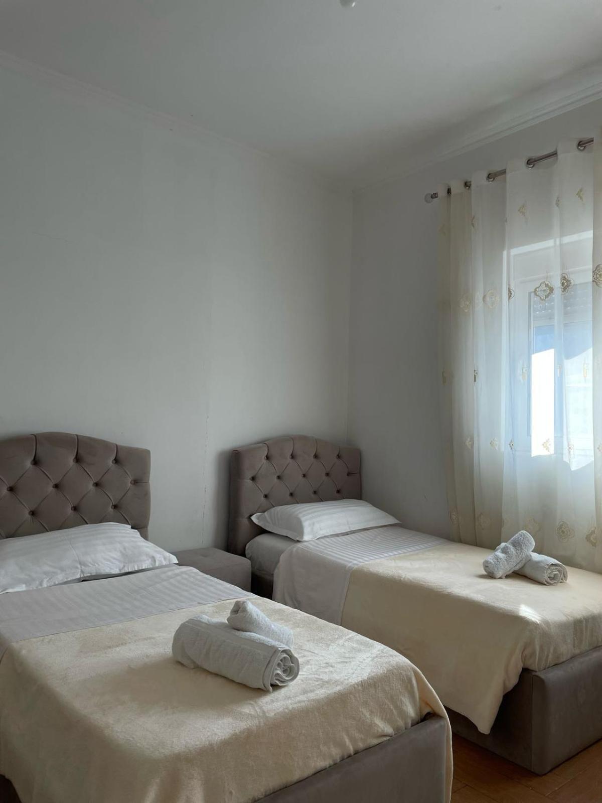 Guest House Ilir เบราท ภายนอก รูปภาพ