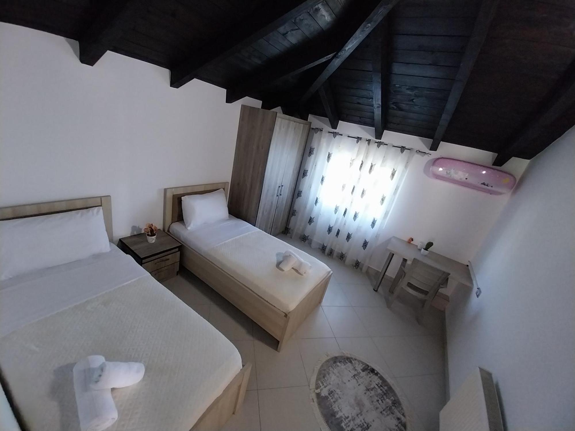 Guest House Ilir เบราท ภายนอก รูปภาพ