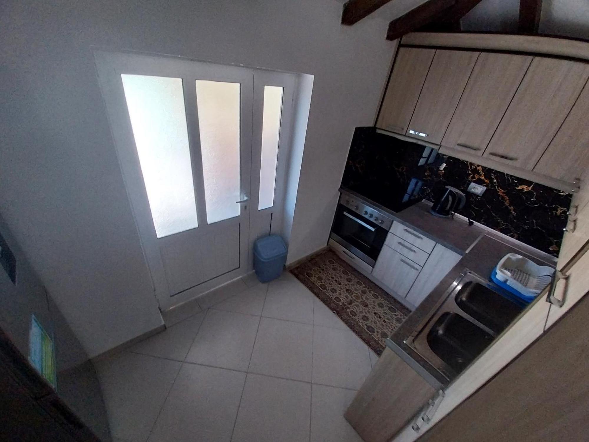 Guest House Ilir เบราท ภายนอก รูปภาพ